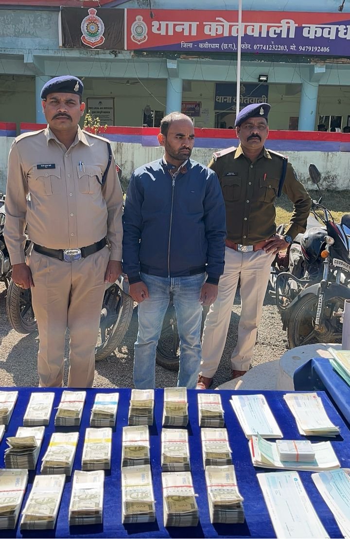 कबीरधाम पुलिस की अब तक की बड़ी कार्रवाई: सूदखोर गिरफ्तार, ₹12 लाख नगद, 92 ब्लैंक चेक, और अन्य संपत्तियां जब्त*