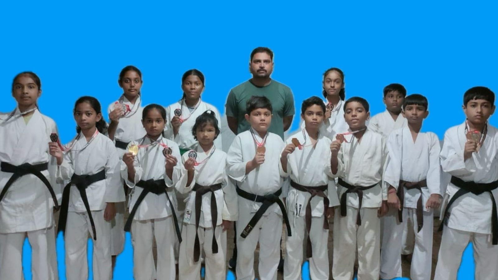 राज्य स्तरीय ओपन कराते प्रतियोगिता में कबीरधाम जिले को 4 स्वर्ण,5 रजत, 6 कास्य पदक प्राप्त किये