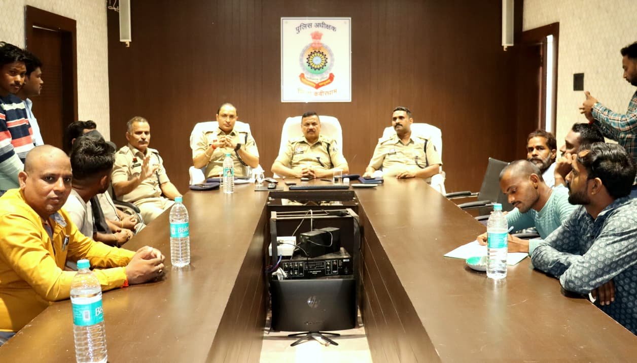 नवरात्र पर्व को लेकर कबीरधाम पुलिस और दुर्गा समितियों की बैठक संपन्न* 