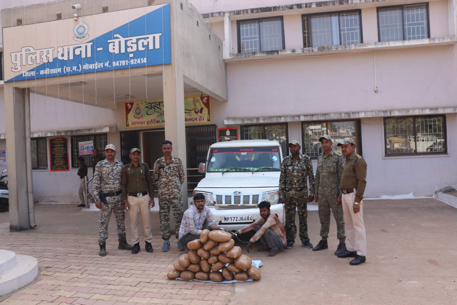कबीरधाम पुलिस ने किया अंतरराज्यीय नशे के तस्करों की चाल फेल, 25 लाख से अधिक की जप्ती के साथ दो तस्कर गिरफ्त में*