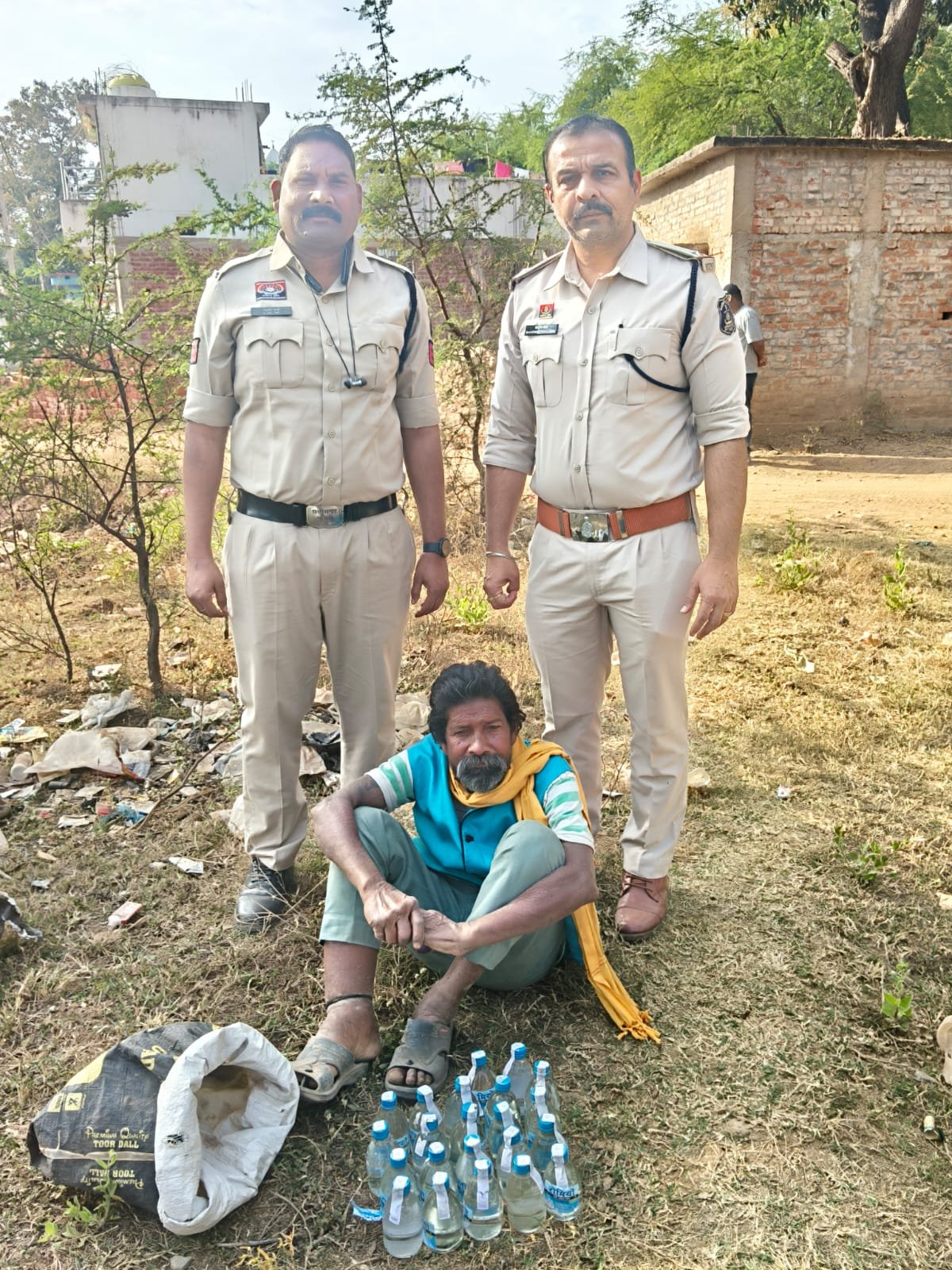थाना स. लोहारा पुलिस द्वारा अवैध शराब बिक्री में संलिप्त आरोपी को पकड़ा गया।*