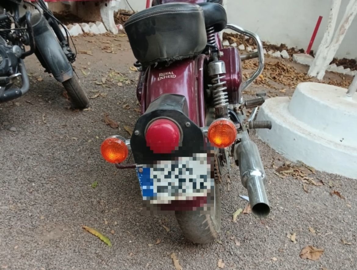 नाबालिक द्वारा मॉडिफाइड बुलेट साइलेंस लगाकर द्वारा वाहन चलाने पर कड़ी कार्रवाई*